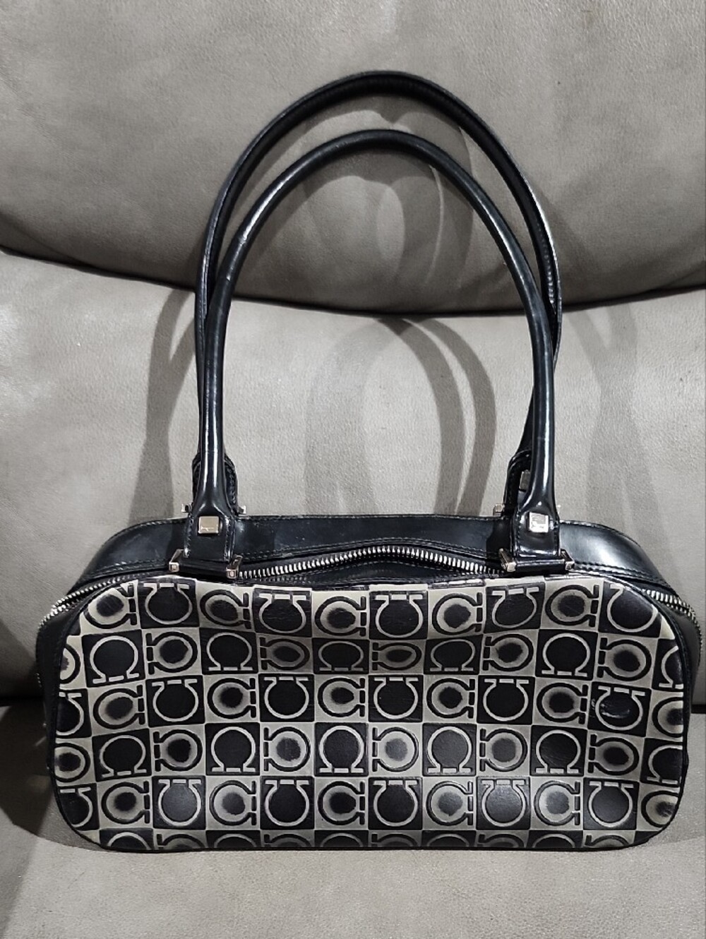 LOW START 😱 Salvatore Ferragamo Gancini Pattern Shoulder Bag with Black Wallet - Picture 2 of 15